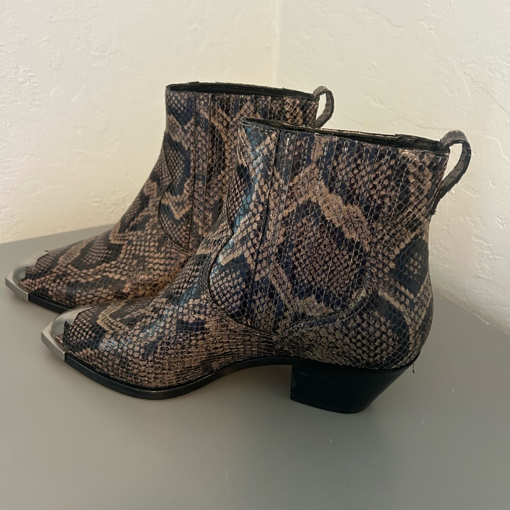 Ash Floyd python pull on Booties
